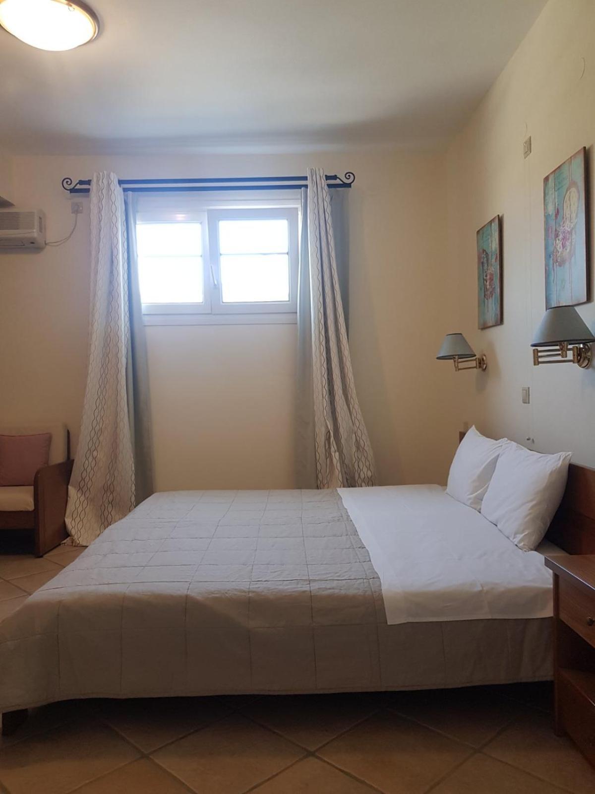 Ostria Hotel Adamantas (Milos) Quarto foto